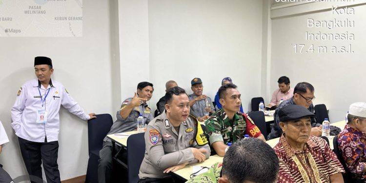 Bhabinkamtibmas Polresta Bengkulu Hadiri Sosialisasi Pengelolaan Sampah Organik di Kelurahan Pengantungan