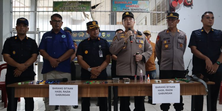POLRES BENGKULU SELATAN LAKSANAKAN PENGAMANAN RAZIA DAN TES URINE DI RUTAN KELAS IIB MANNA