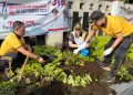 Jaga Kebersihan Lingkungan Mako, Kapolsek Ujan Mas Pimpin Langsung Aksi Bersih-Bersih