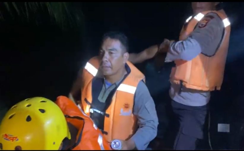 Evakuasi korban banjir, Sat Brimob Polda Bengkulu Kerahkan Puluhan Personil