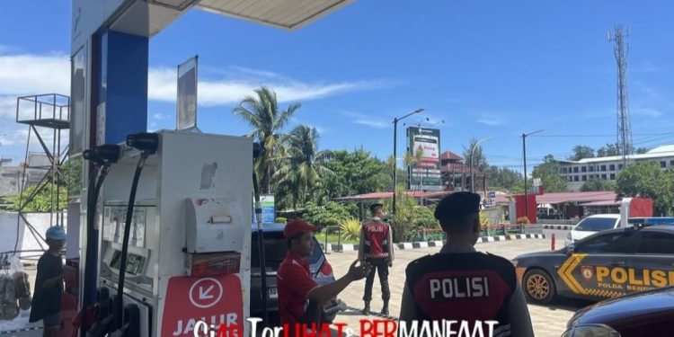 Antisipasi Kemacetan SPBU, Ditsamapta Polda Bengkulu Terjunkan Personel Patroli