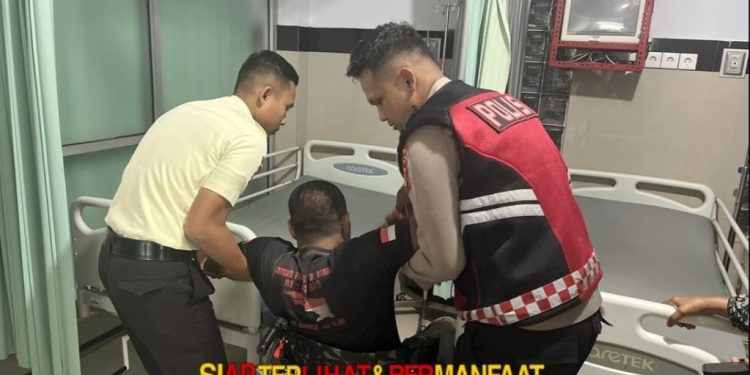 Aksi Cepat Ditsamapta Polda Bengkulu Selamatkan Korban Kecelakaan di Depan Hotel Marina