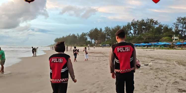 Ditsamapta Polda Bengkulu Tingkatkan Patroli Keselamatan, Wisatawan Diimbau Waspadai Arus Laut Pantai Panjang