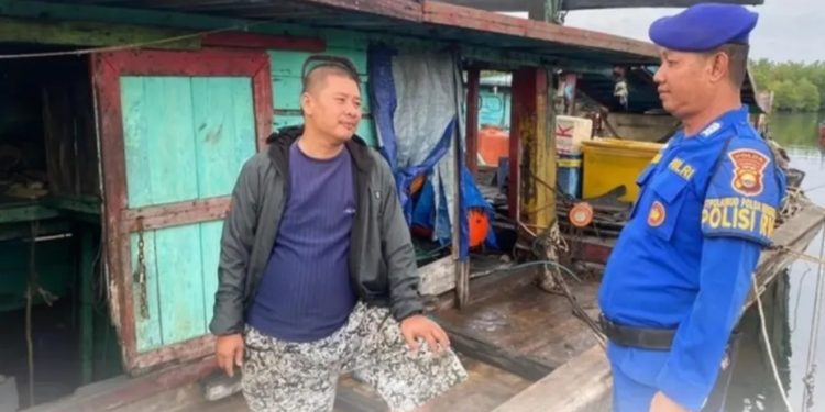 Patroli Ditpolairud Polda Bengkulu Imbau Nelayan Tingkatkan Kewaspadaan Hadapi Cuaca Laut