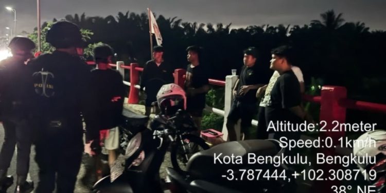 Patroli Malam Hingga Dini Hari, Brimob Polda Bengkulu Jaga Kamtibmas Tetap Kondusif