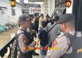 Personel Samapta Polda Bengkulu Laksanakan Pengawalan Serah Terima Tersangka dan Barang Bukti ke Kejaksaan Negeri Bengkulu