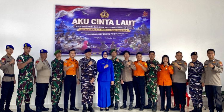 “Aku Cinta Laut: 30 Personel Polda Bengkulu Donor Darah Dalam Rangka HUT TNI AL ke-81 di Lanal Bengkulu”