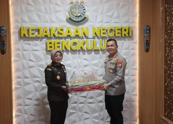 Polresta Bengkulu Berikan Tumpeng Kejutan, Pererat Sinergitas dengan Kejaksaan Negeri Bengkulu
