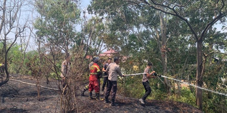 Kembali Terjadi, Polresta Bengkulu Tangani Kebakaran Lahan di Bentiring