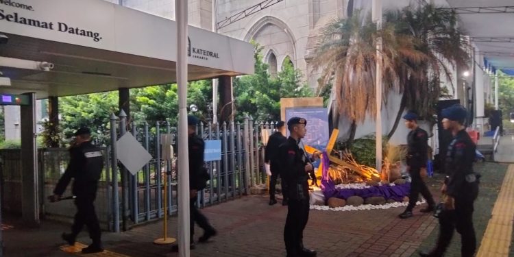 Polisi Amankan Ibadah Paskah di Gereja Katedral Jakarta