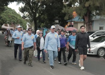 Semarak Kebersamaan Alumni, Wakapolda Bengkulu Laksanakan Jalan Santai dan Senam Bersama di SMAN 2 Kota Bengkulu