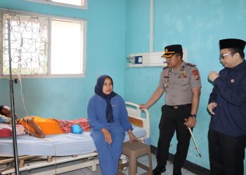 Wujud Kepedulian, Kapolres Bengkulu Utara Kunjungi Penderita Lambung Bocor di RSUD Arga Makmur