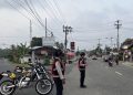 Polres Bengkulu Tengah Bersama Tim Gabungan Padamkan Kebakaran Lahan di Kembang Seri