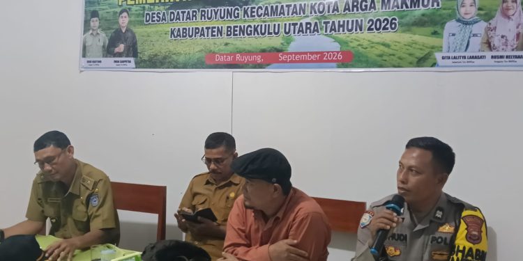 Bhabinkamtibmas Hadiri Pembahasan RKPDes Desa Datar Ruyung Tahun Anggaran 2027