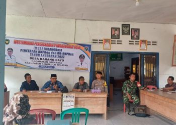 BHABINKAMTIBMAS POLSEK PINO RAYA HADIRI MUSRENBANGDES T.A 2027 DI DESA KARANG CAYO, WUJUDKAN SINERGITAS POLRI BERSAMA PEMERINTAH DESA