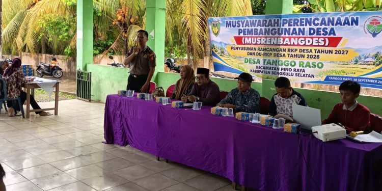 POLSEK PINO RAYA HADIRI MUSRENBANGDES T.A 2027 DESA TANGGO RASO, WUJUDKAN SINERGITAS POLRI DAN PEMERINTAH DESA