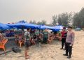 Polresta Bengkulu Hadir Jaga Keamanan dan Keselamatan Pengunjung Pantai Zakat