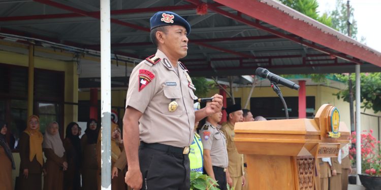 Dansat Brimob Pimpin Upacara di SMAN 1 Kota Bengkulu,Ingatkan Siswa Bahaya Hoaks Hingga Radikalisme