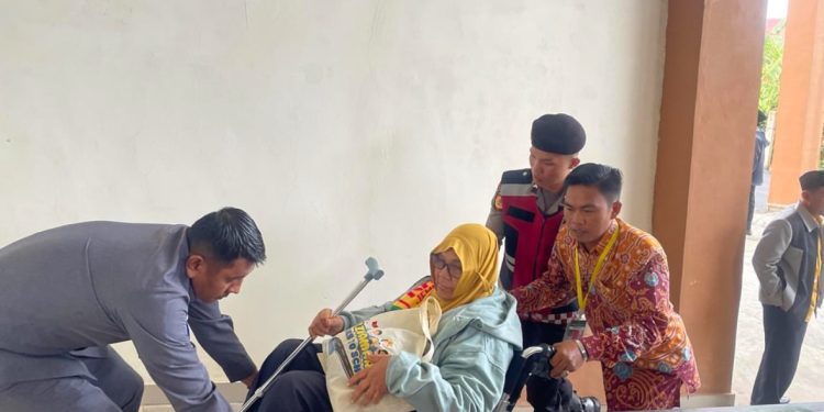 Polda Bengkulu Peduli Lansia Yang melaksanakan ibadah haji