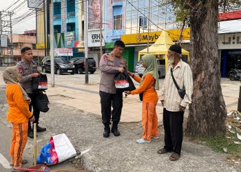 Wakapolda Bengkulu Tunjukkan Kepedulian terhadap Petugas Kebersihan