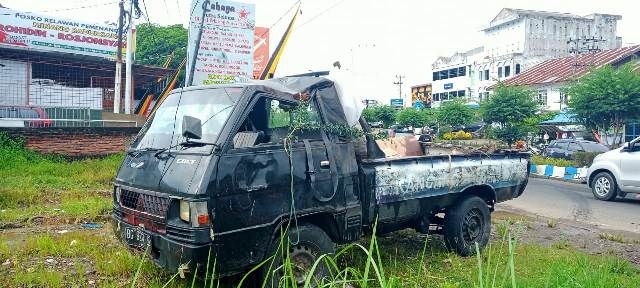 Laka Tunggal, Mobil Pick Up Terbalik di Tanah Patah