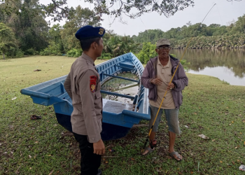 Sat Polair Polres Mukomuko Sambangi Warga Pesisir, Sampaikan Imbauan Pilkada Damai dan Waspada Hoaks