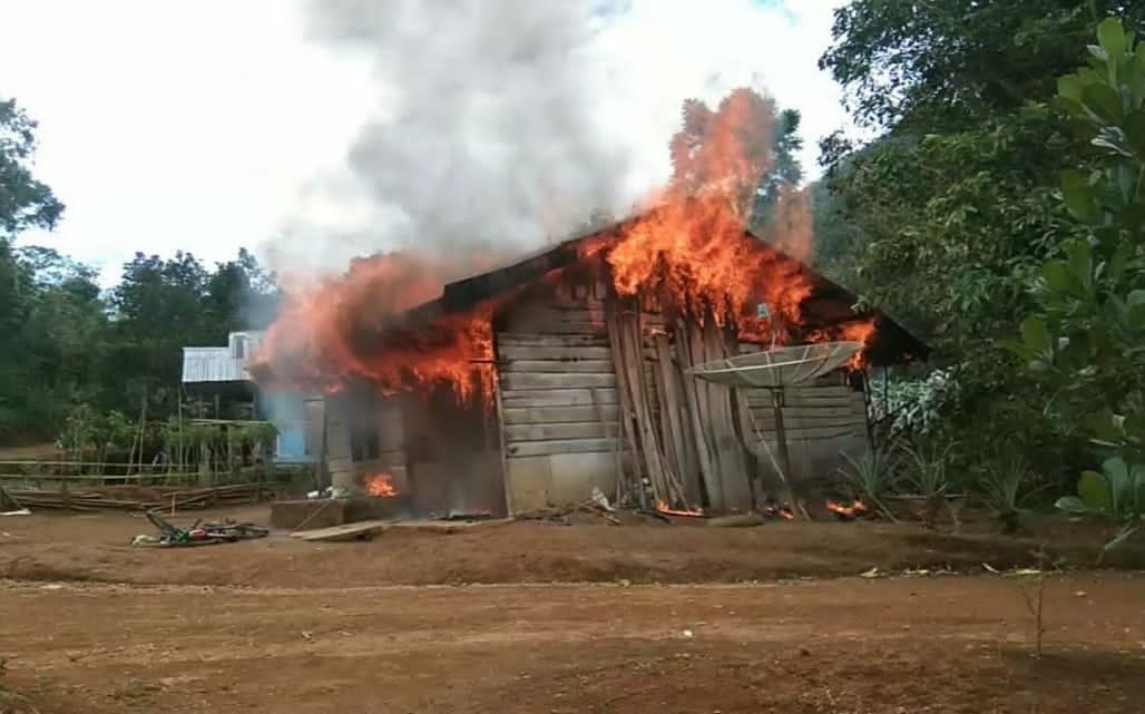 Lupa Matikan Api Tungku Kayu Bakar, Rumah Warga Di Lebong Terbakar