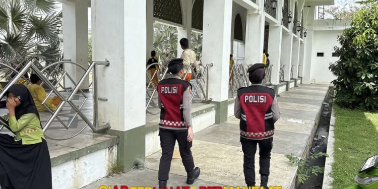 Ciptakan Rasa Aman Saat Ibadah Jumat, Polwan Ditsamapta Polda Bengkulu Laksanakan Patroli di Sejumlah Masjid