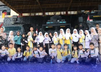 Satuan Brimob Polda Bengkulu Terima Kunjungan Edukatif Siswa SDN 17 Kota Bengkulu