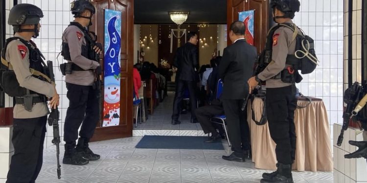 Jamin Keamanan Natal 2025, Personel Brimob Polda Bengkulu Laksanakan Patroli Terpadu