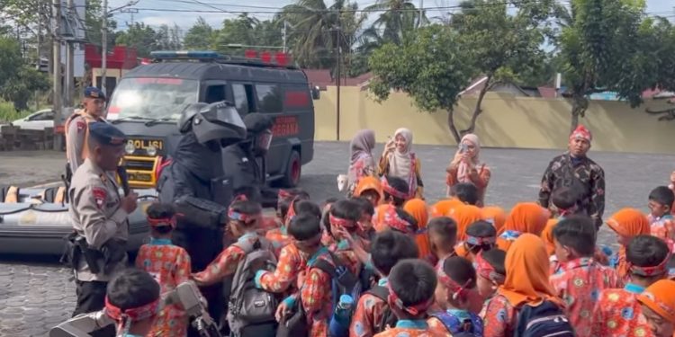 Mako Satuan Brimob Polda Bengkulu Terima Kunjungan Edukatif Siswa SD IT Insan Kamil