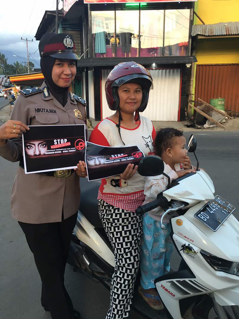Kampanyekan “anti kekerasan terhadap perempuan dan anak”, Polwan Polres Lebong Turun ke Jalan