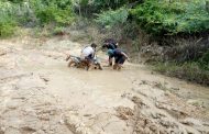 Bersama Bhabinkamtibmas, “Kru Indonesiaku” Trans7 Liputan di Desa Langgar Jaya dan Damar Kencana