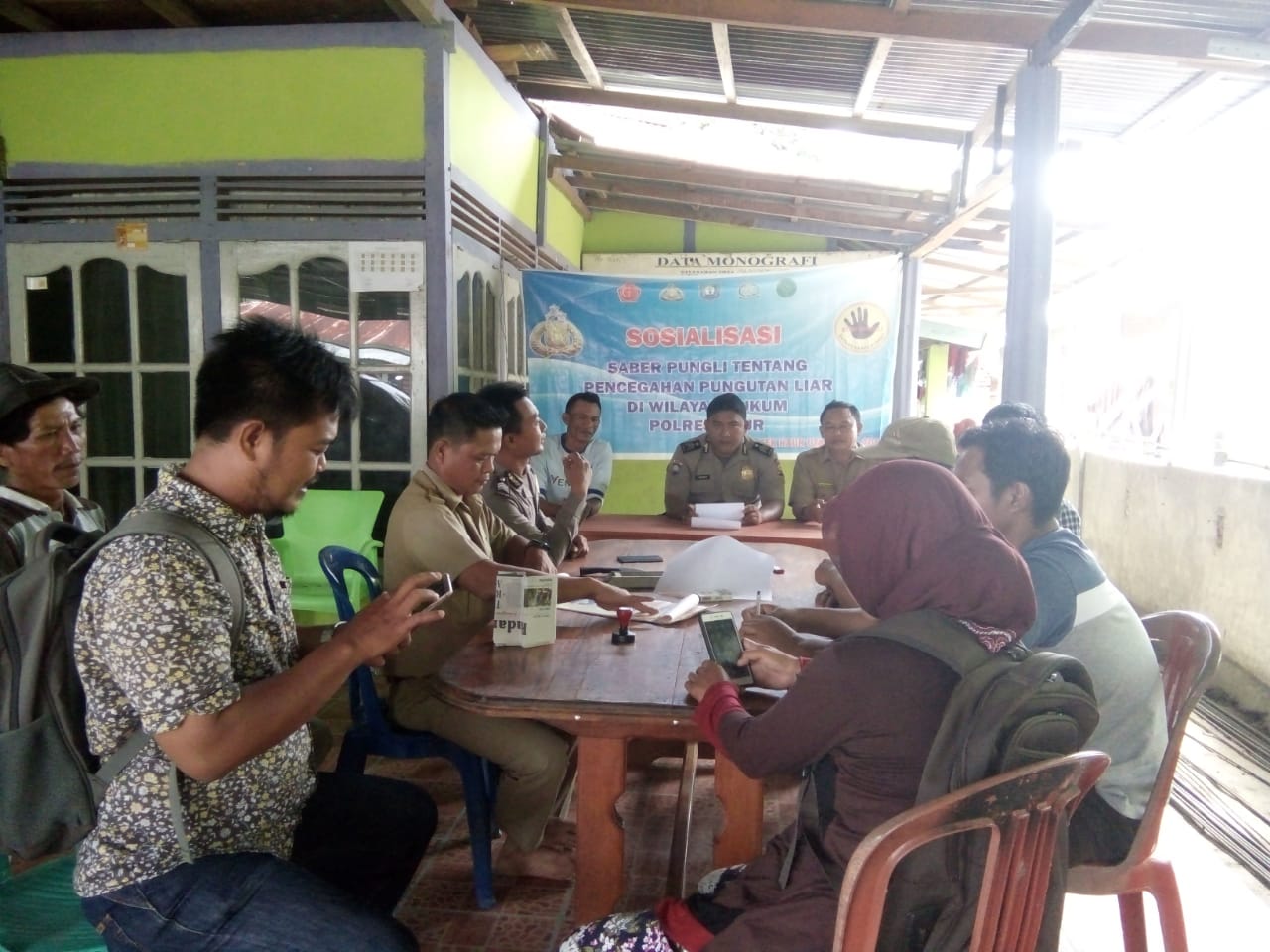 Cegah Pungli, Polsek Kaur Utara Sosialisasi di Kecamatan Padang Guci Hilir