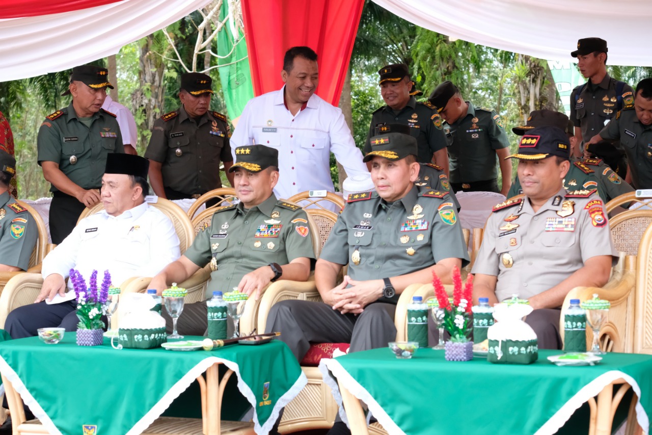 Sinergitas TNI/POLRI, Wakapolda Bengkulu Hadiri Penutupan TMMD Yang Dipimpin Wakasad Letjen TNI Tatang Sulaiman