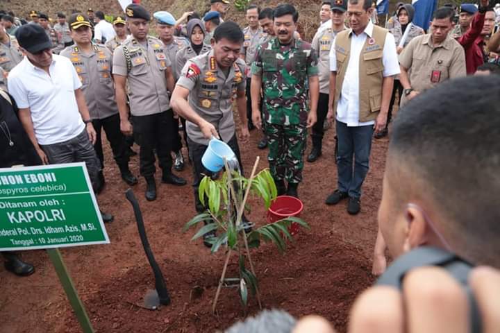 Panglima TNI, Kapolri dan Kepala BNPB Tanam 2020 Pohon