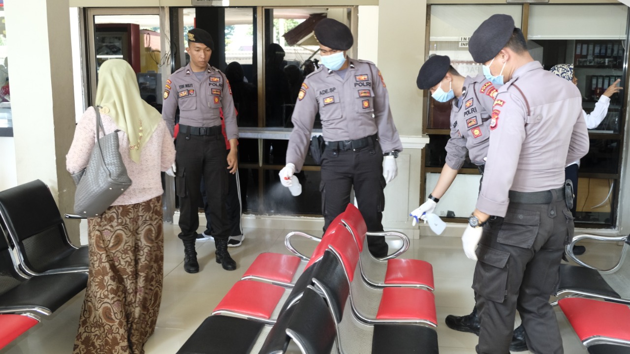 Sinergitas Polda Bengkulu, TNI dan Stakeholder Kompak Bersihkan Bandara Cegah Virus Korona
