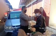 Bagikan Masker Gratis di Pasar, Polsek Mukomuko Selatan Bersama TNI dan Puskesmas Himbau Masyarakat Patuhi Protokol Kesehatan