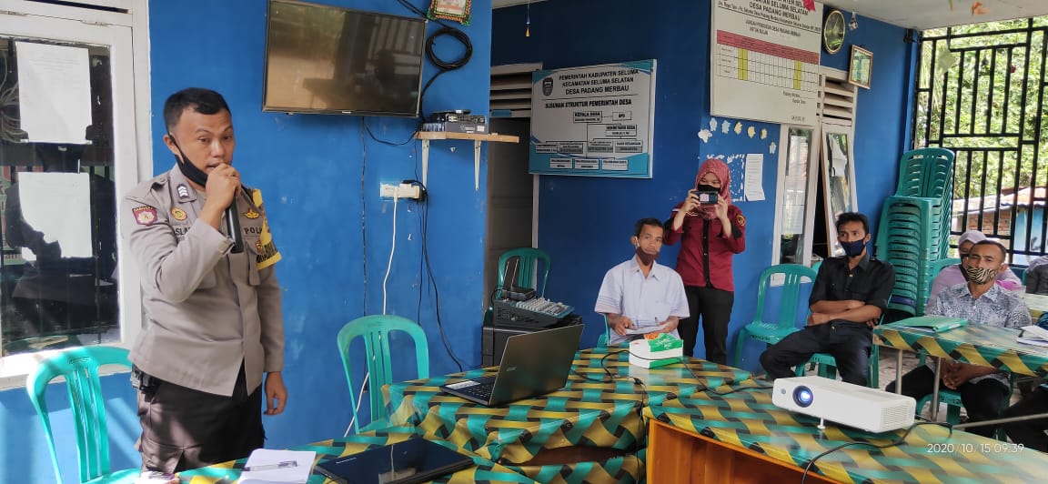 Sinergi Bersama Kades Padang Merbau, Polsek Seluma Gelar Sosialisasi