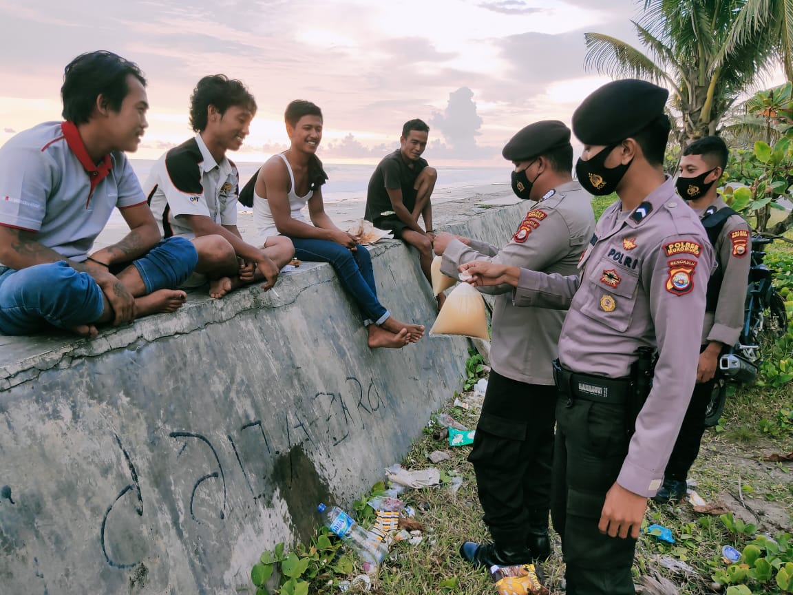 Ramai Muda-Mudi Nongkrong Tanpa Prokes Covid-19 di Pantai Abrasi, Polres MM Gelar Patroli dan Himbauan