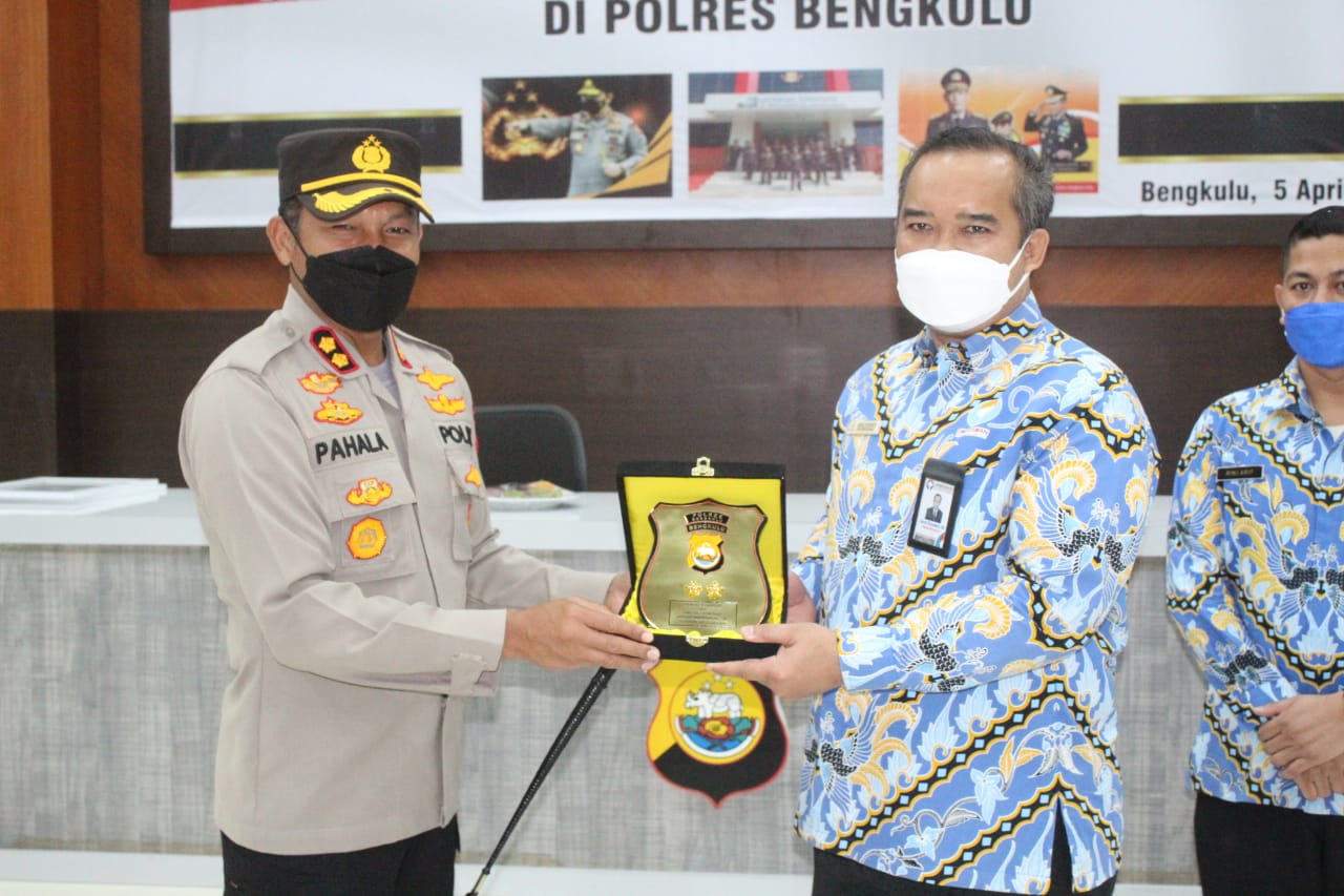 Polres Bengkulu Terima Penghargaan PTSP Ombudsman