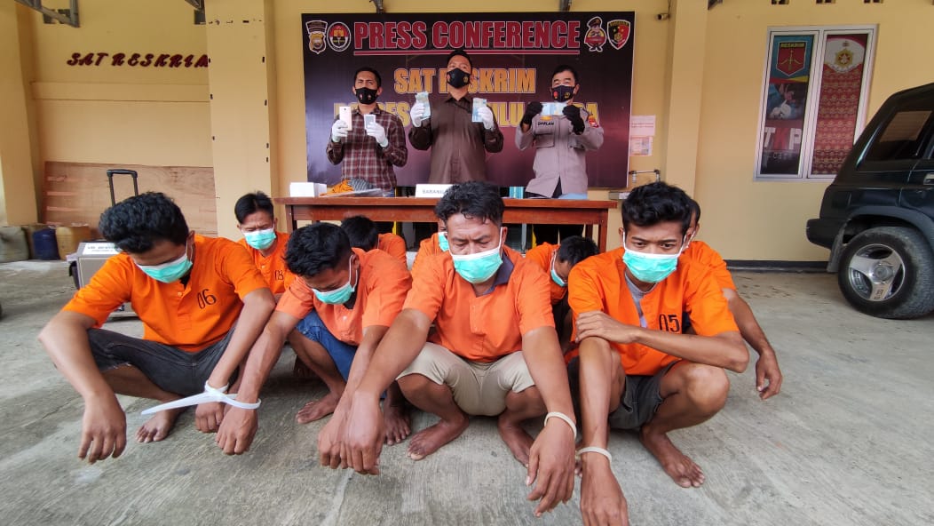 Main Judi “Samgong”, Polres BU Amankan 8 Orang Warga Padang Jaya