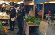 Laksanakan Patroli di Pasar Panorama, Personil Satbrimobda Bengkulu Imbau Pedagang Taat Prokes