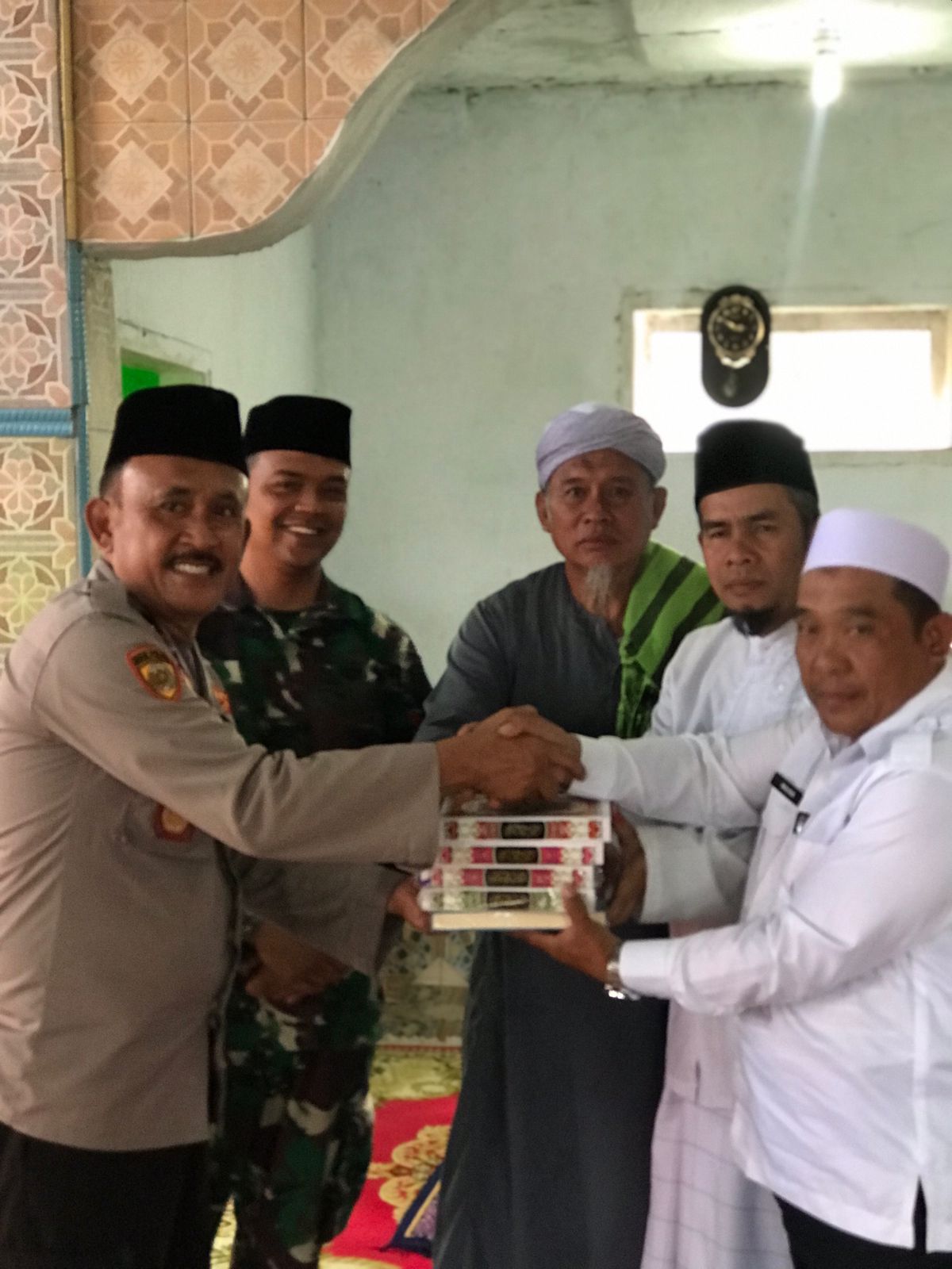 Sambangi Masjid Desa Talang Tige, TNI/Polri Menjadi Petugas Shalat Jumat