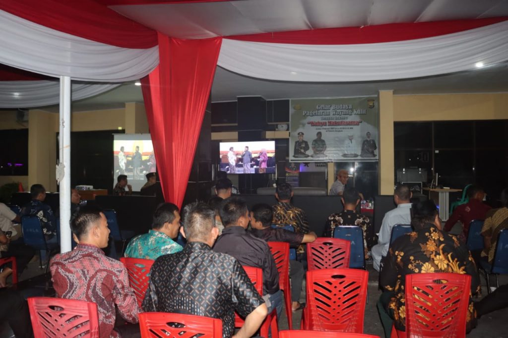 Polresta Bengkulu Nobar Wayang Kulit ” WAHYU MAKUTHARAMA” Bersama FORKOPIMDA