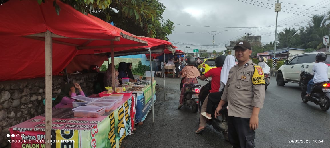 Jaga Kelancaran Arus Lalu Lintas, Polsek Kota Manna Gelar Pengaturan Sekitar Pasar Tumpah