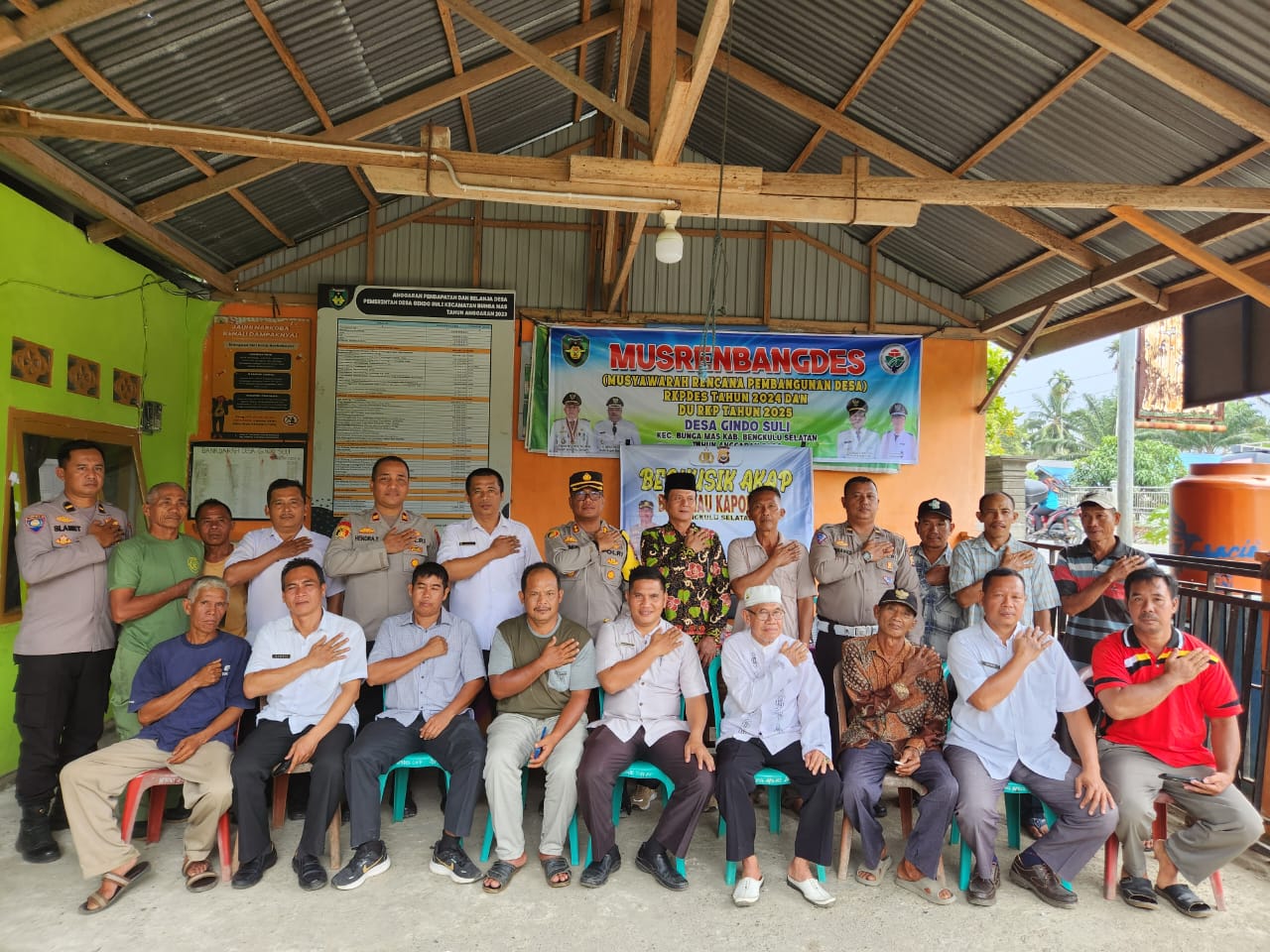 Beghusik Akap Besamau Kapolres di Desa Gindosuli Kecamatan Bungamas Kab. Bengkulu Selatan
