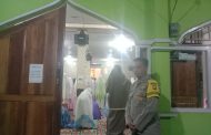 Personel Polsek Lebong Selatan Laksanakan Pengamanan Salat Tarawih di Masjid Al Ikhlas