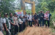 Bhabinkamtibmas Polsek Rimbo Pengadang Monitoring Titik Nol Pembangunan di Desa Tik Sirong dan Desa Ajai Siang