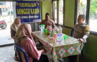 Polsek Pino Jaring Informasi Melalui Minggu Kasih di Desa Air Umban 